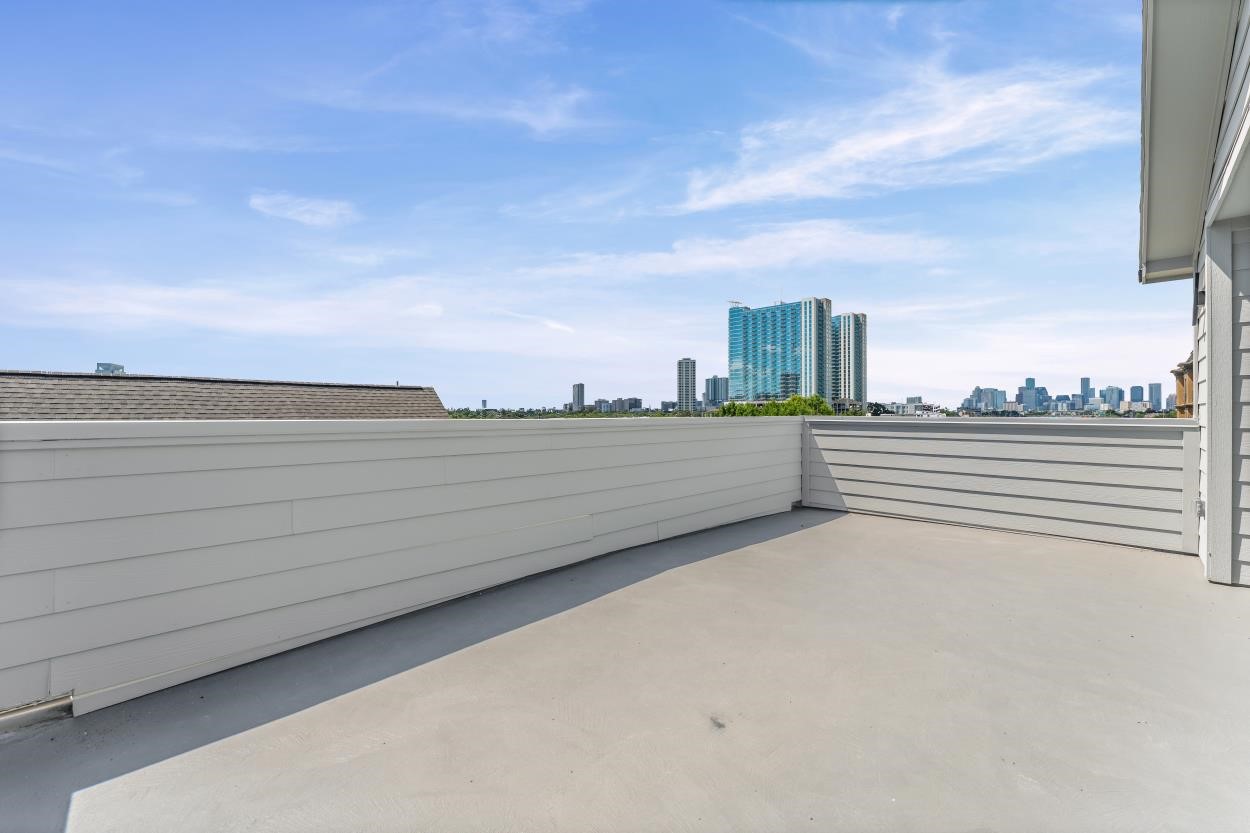 6114 Gehring Street Houston, TX 77021 - Photo 41 of 50 A massive roof top patio