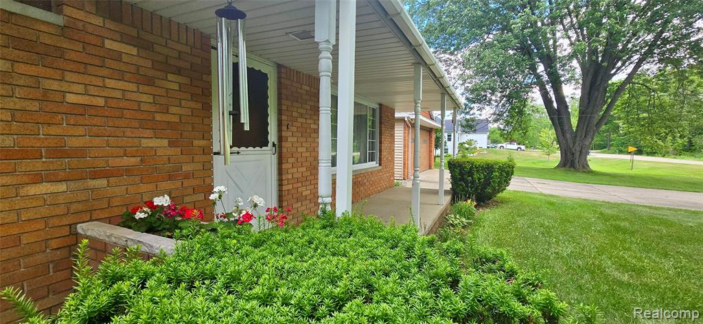 11141 Spencer Road Brighton, MI 48114 - Photo 9 of 46