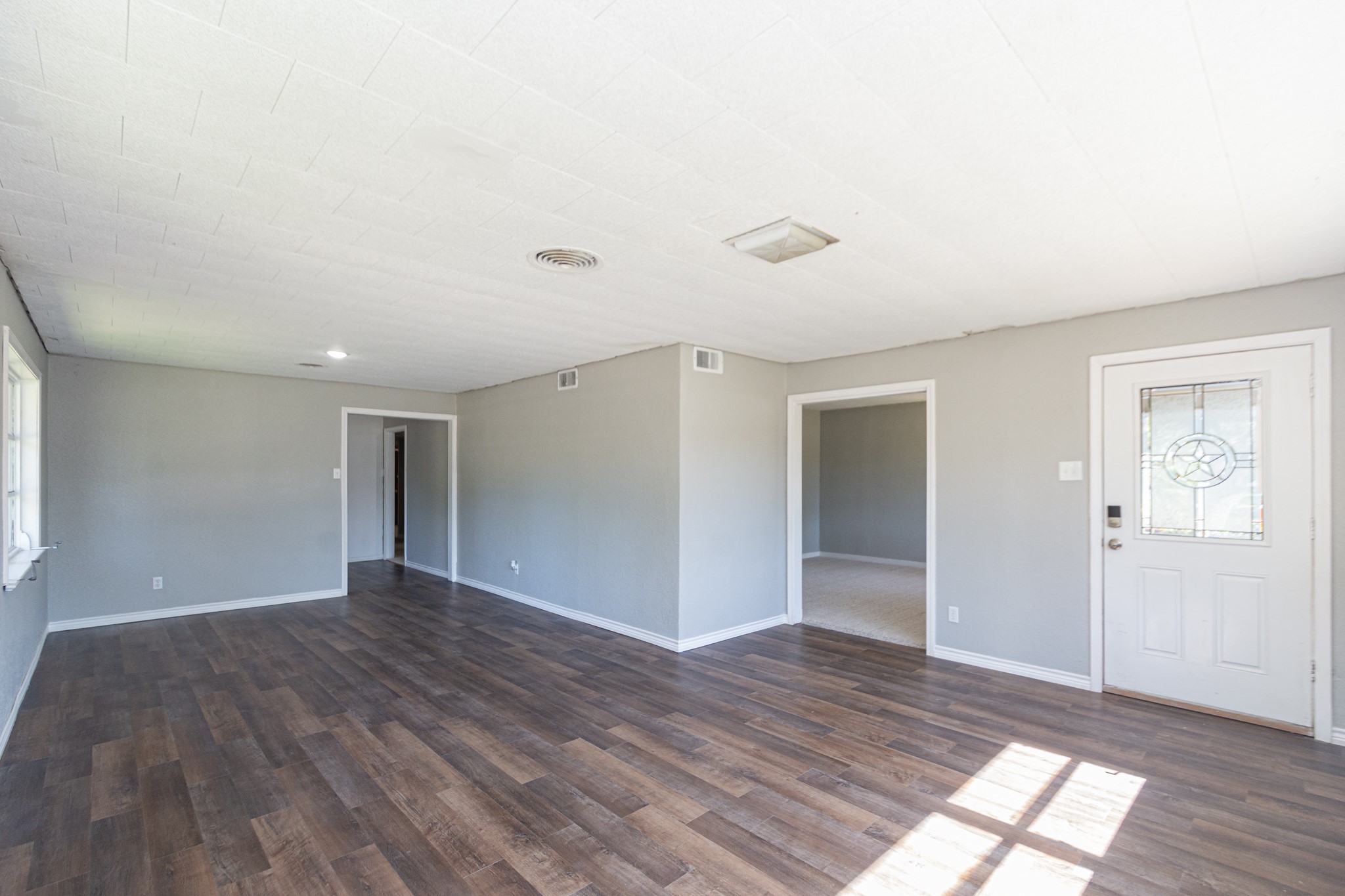 1230 West 4th Street Freeport, TX 77541 - Photo 5 of 49 Living Room/Family Room