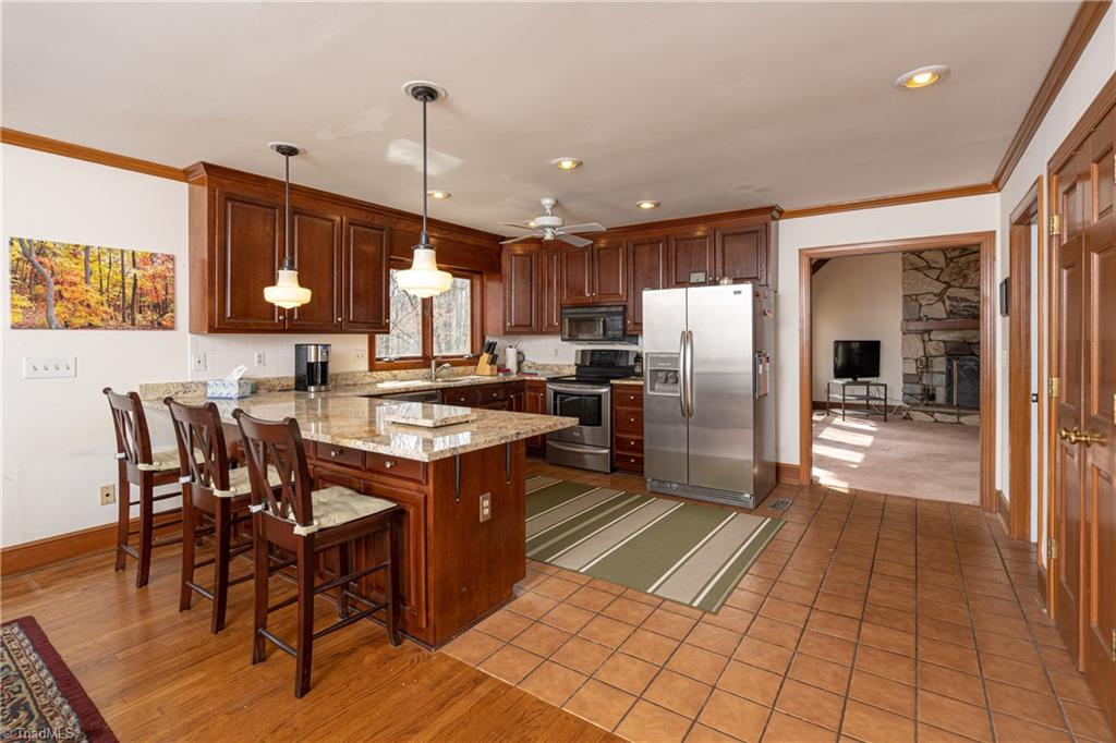 2460 Beroth Road Pfafftown, NC 27040 - Photo 5 of 30 Gallery Image 5