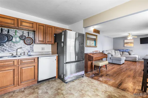$240,000 | 24 Belmont Drive, St. Peters, MO 63376