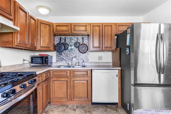 $240,000 | 24 Belmont Drive, St. Peters, MO 63376