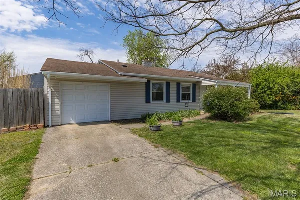 $240,000 | 24 Belmont Drive, St. Peters, MO 63376