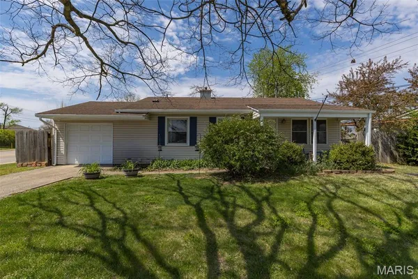 $240,000 | 24 Belmont Drive, St. Peters, MO 63376