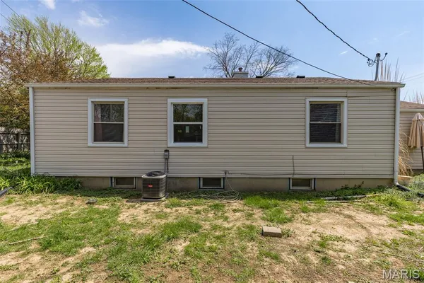 $240,000 | 24 Belmont Drive, St. Peters, MO 63376