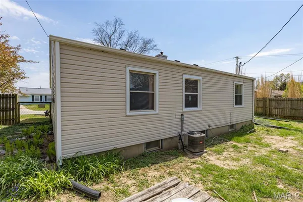 $240,000 | 24 Belmont Drive, St. Peters, MO 63376