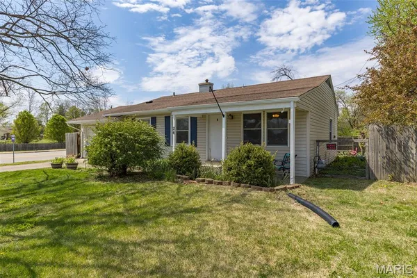 $240,000 | 24 Belmont Drive, St. Peters, MO 63376