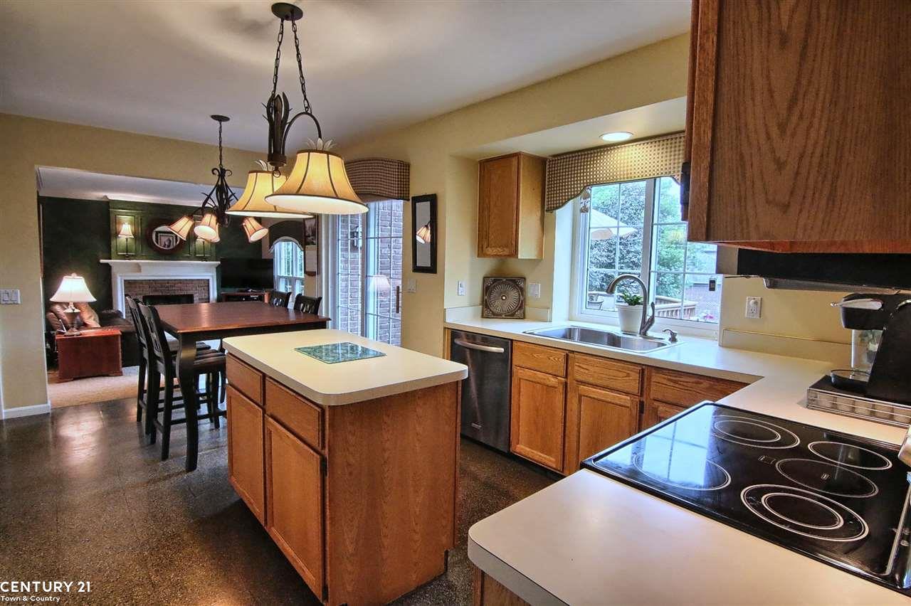 172 Grosvenor Drive Rochester Hills, MI 48307 - Photo 15 of 36