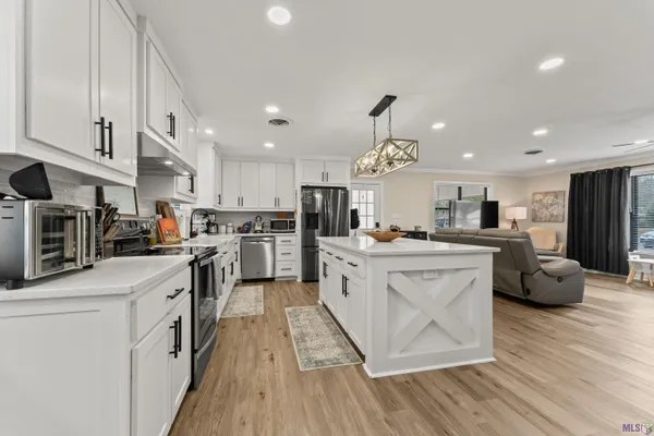 $260,000 | 375 Sherwood Forest Boulevard, Baton Rouge, LA 70815