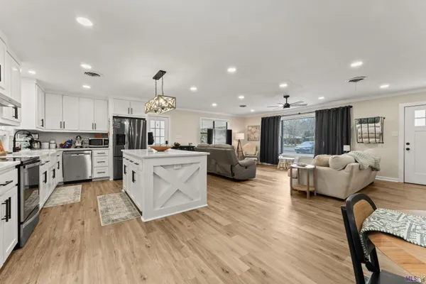 $260,000 | 375 Sherwood Forest Boulevard, Baton Rouge, LA 70815
