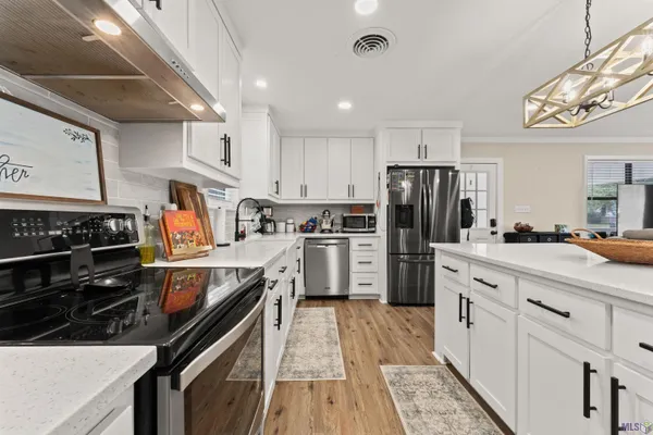 $260,000 | 375 Sherwood Forest Boulevard, Baton Rouge, LA 70815