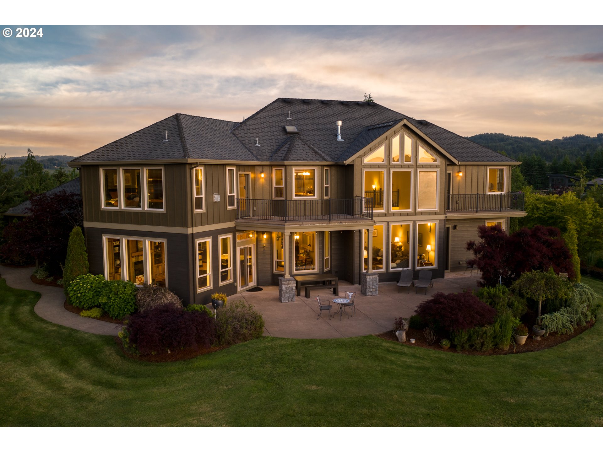 31155 Southwest Laurelview Road Hillsboro, OR 97123 - Photo 2 of 48