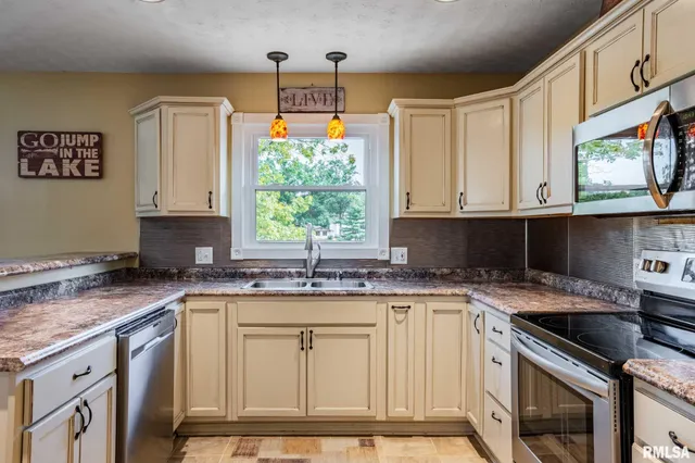 $799,900 | 622 Dongola Court, Creal Springs, IL 62922