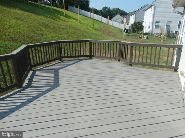 a view of a house with backyard and porch