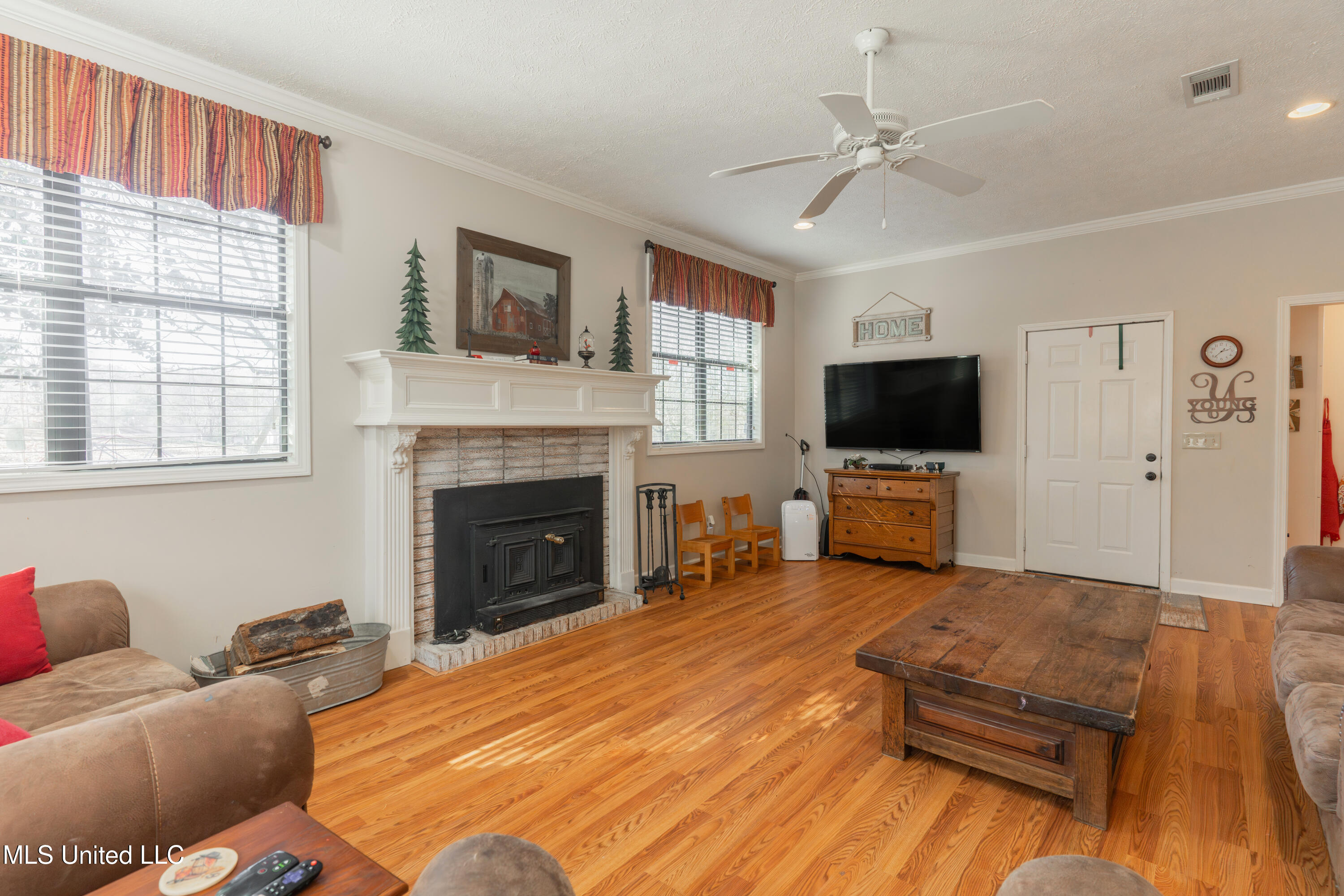 14852 Dry Grove Road Raymond, MS 39154 - Photo 11 of 62 11-LivingRoom