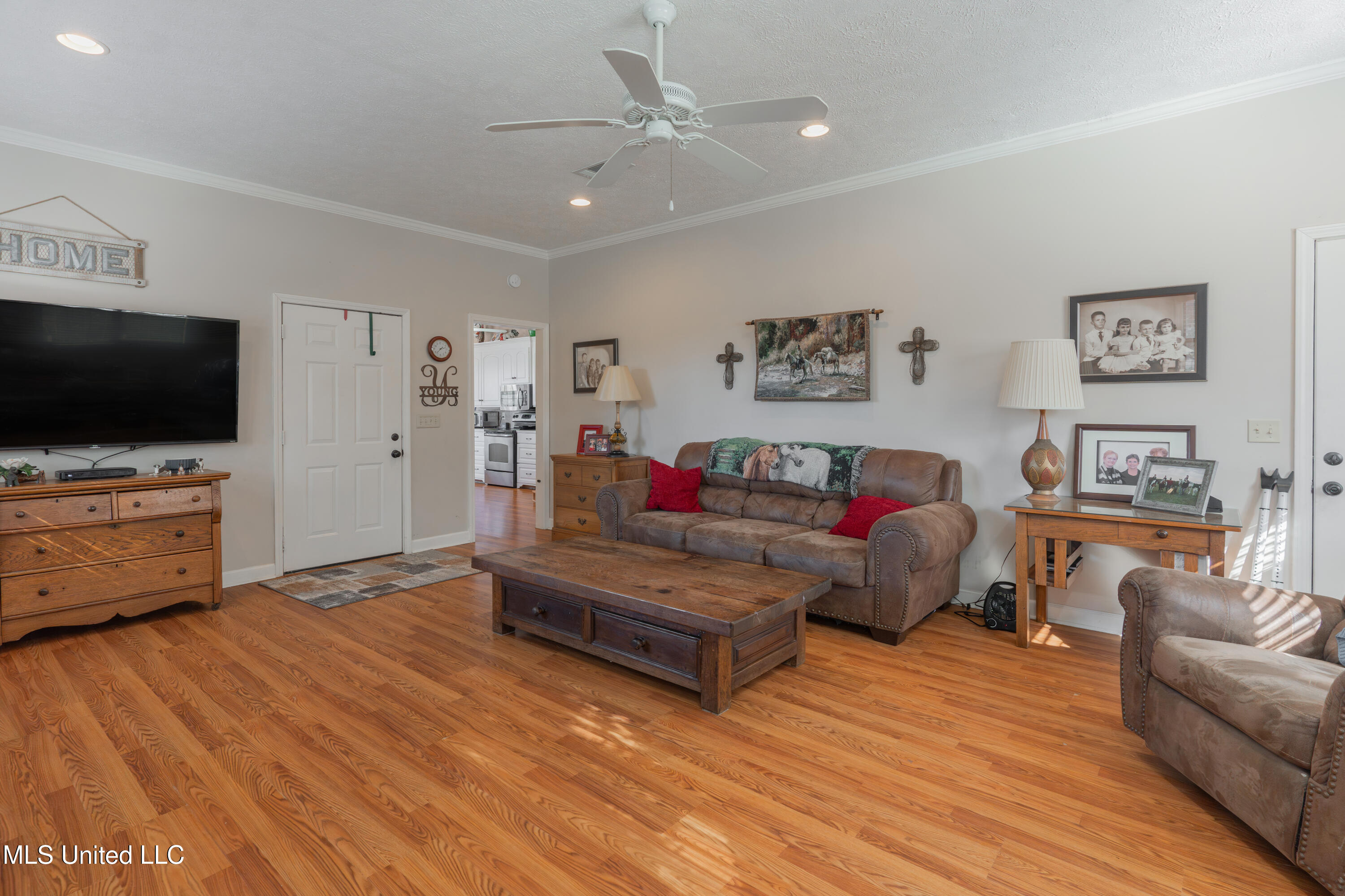 14852 Dry Grove Road Raymond, MS 39154 - Photo 13 of 62 13-LivingRoom