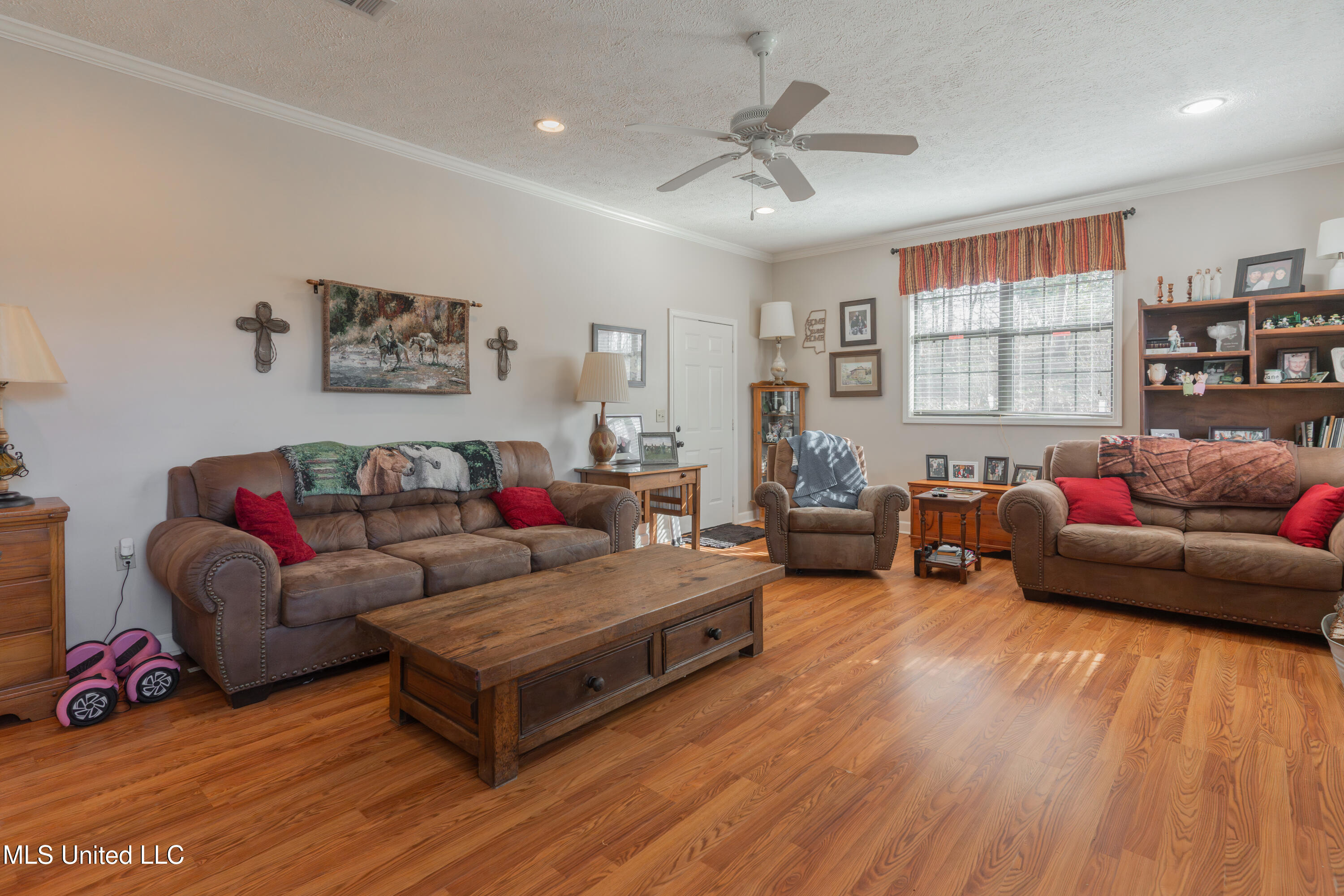14852 Dry Grove Road Raymond, MS 39154 - Photo 9 of 62 9-LivingRoom