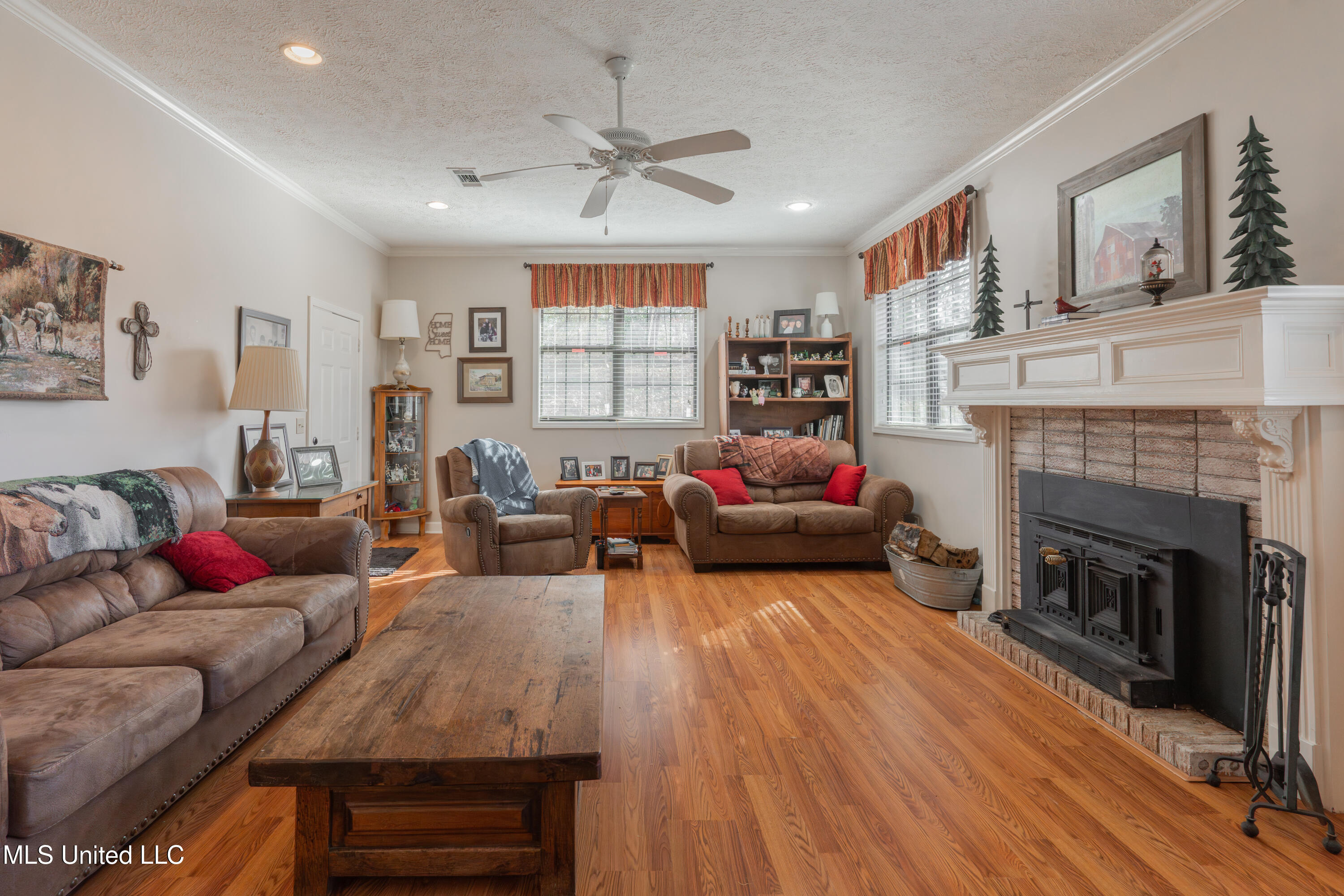 14852 Dry Grove Road Raymond, MS 39154 - Photo 10 of 62 10-LivingRoom