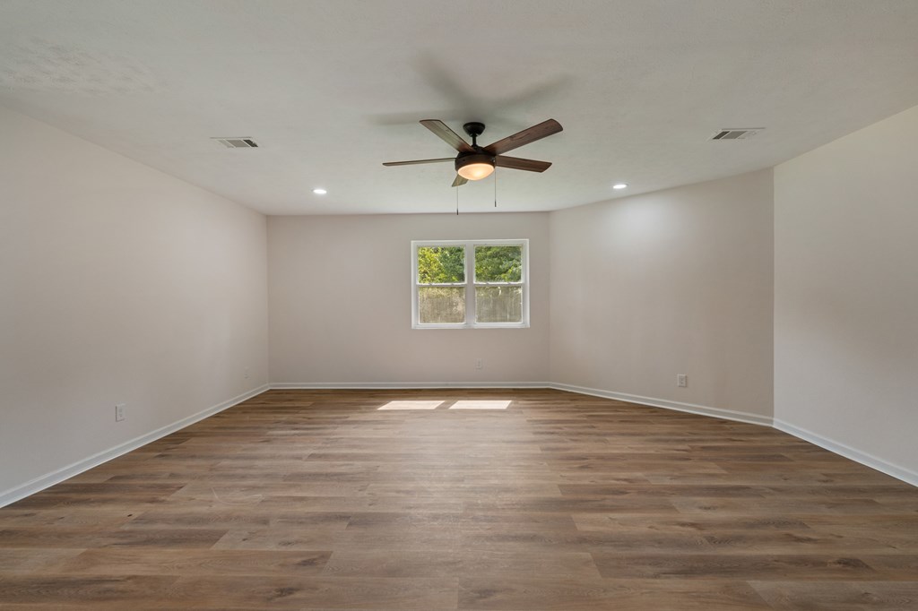 19 McCoy Road Seale, AL 36875 - Photo 3 of 31