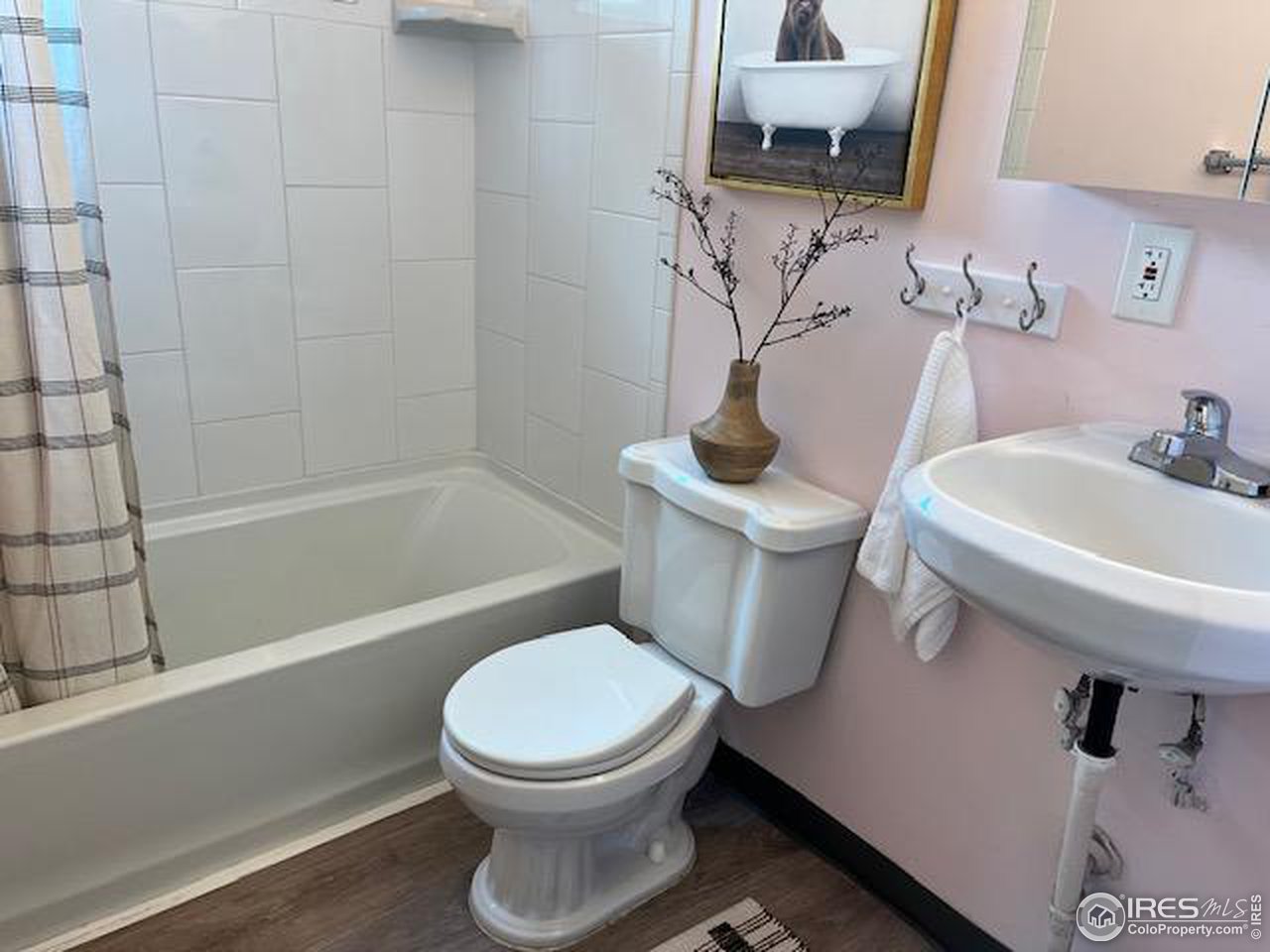 300 27th Street Boulder, CO 80305 - Photo 10 of 21 a bathroom with a sink a toilet and bathtub