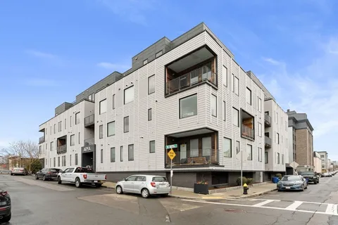 $869,000 | 2 West Sixth Street, Unit 108, Boston, MA 02127