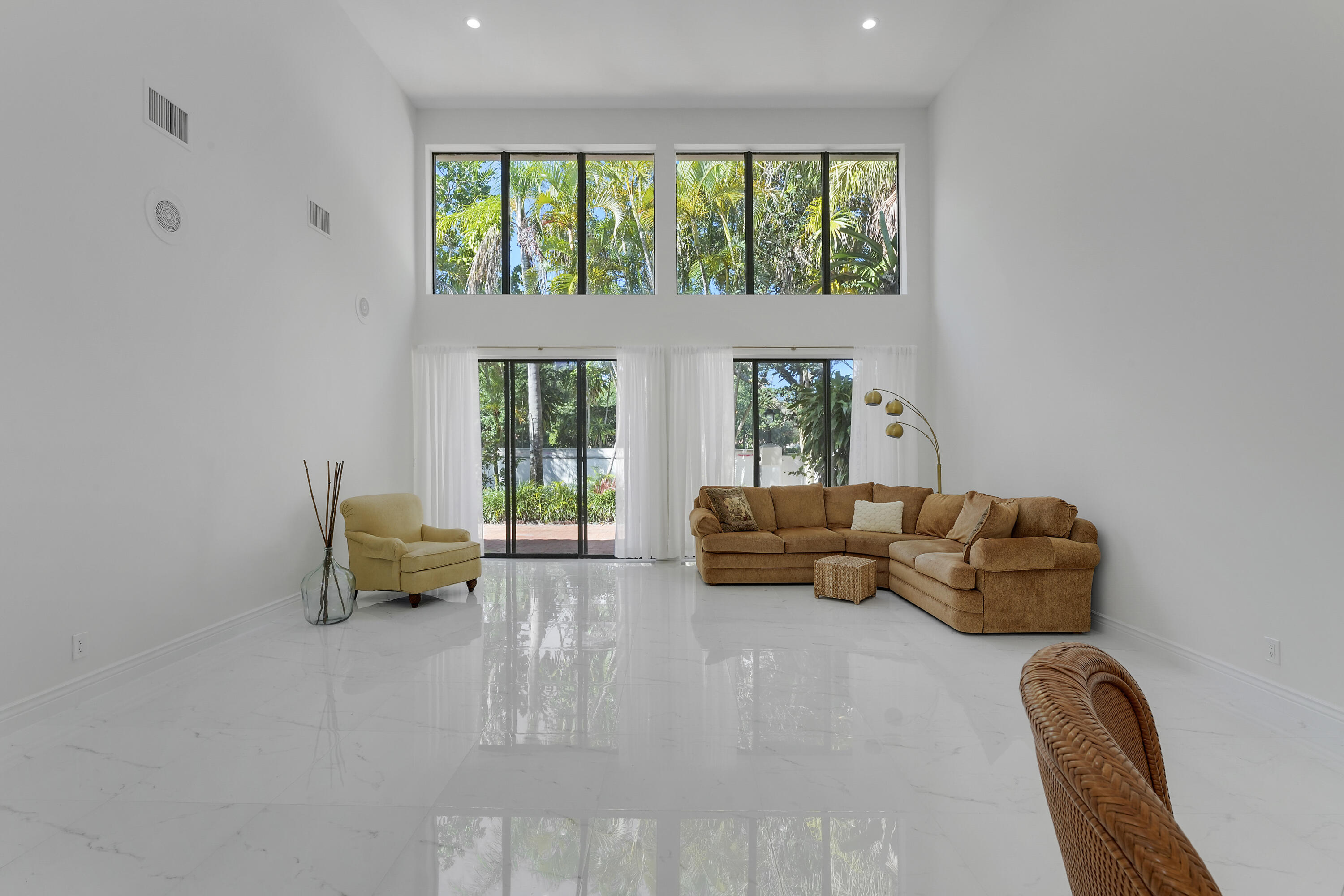 22508 Caravelle Circle, Unit 22508 Boca Raton, FL 33433 - Photo 20 of 46 Living