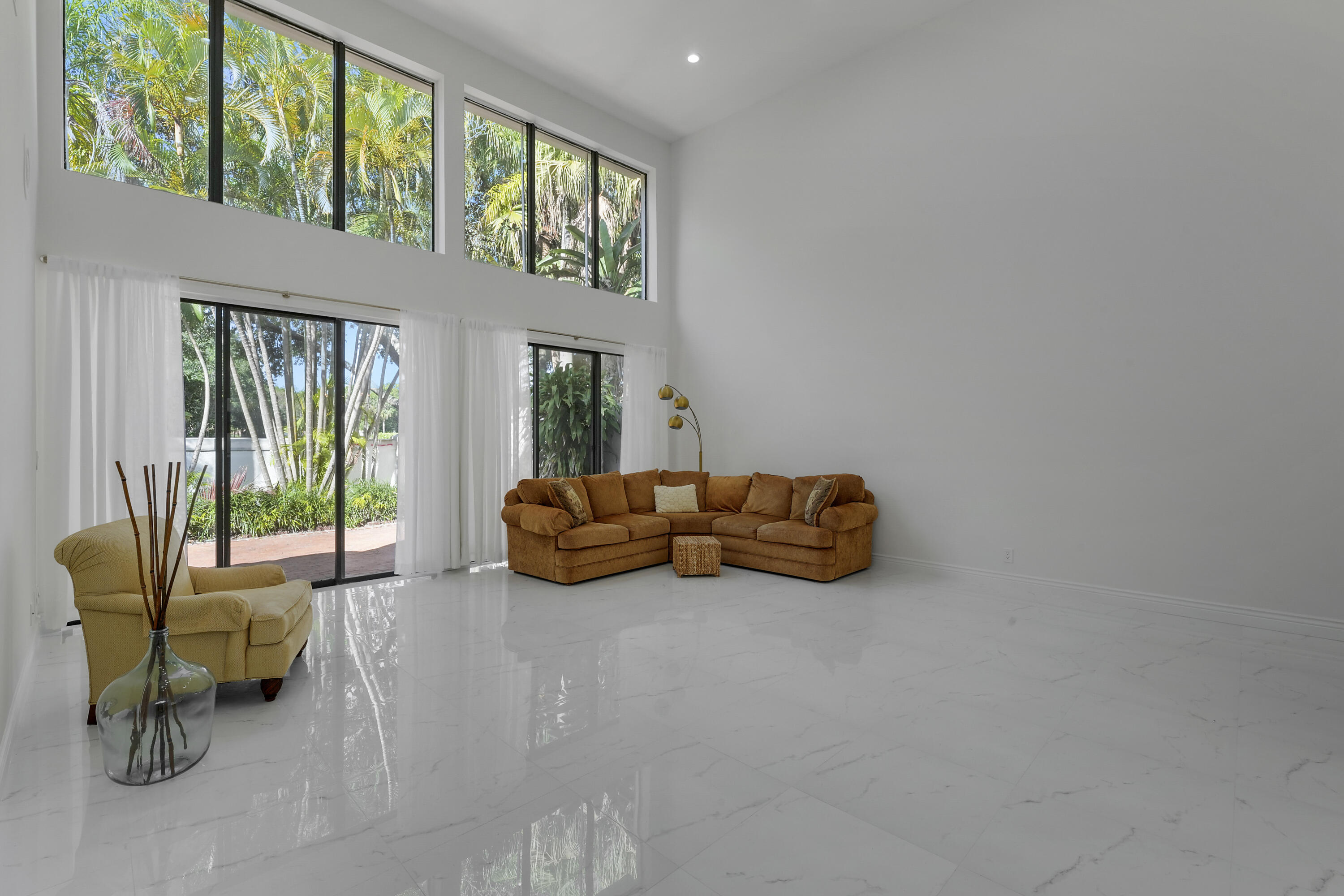 22508 Caravelle Circle, Unit 22508 Boca Raton, FL 33433 - Photo 21 of 46 Living -1