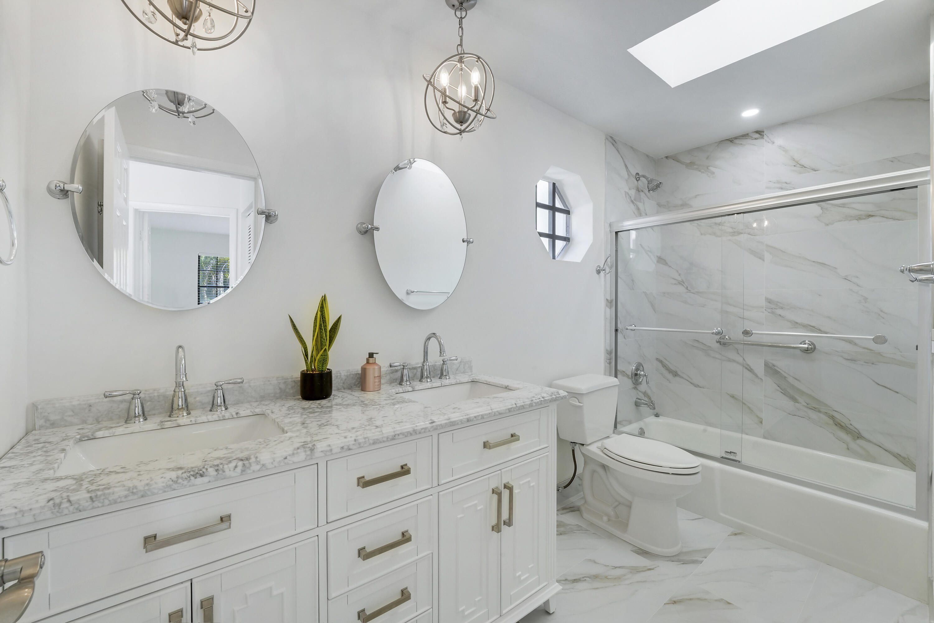 22508 Caravelle Circle, Unit 22508 Boca Raton, FL 33433 - Photo 32 of 46 Guest Bathrrom