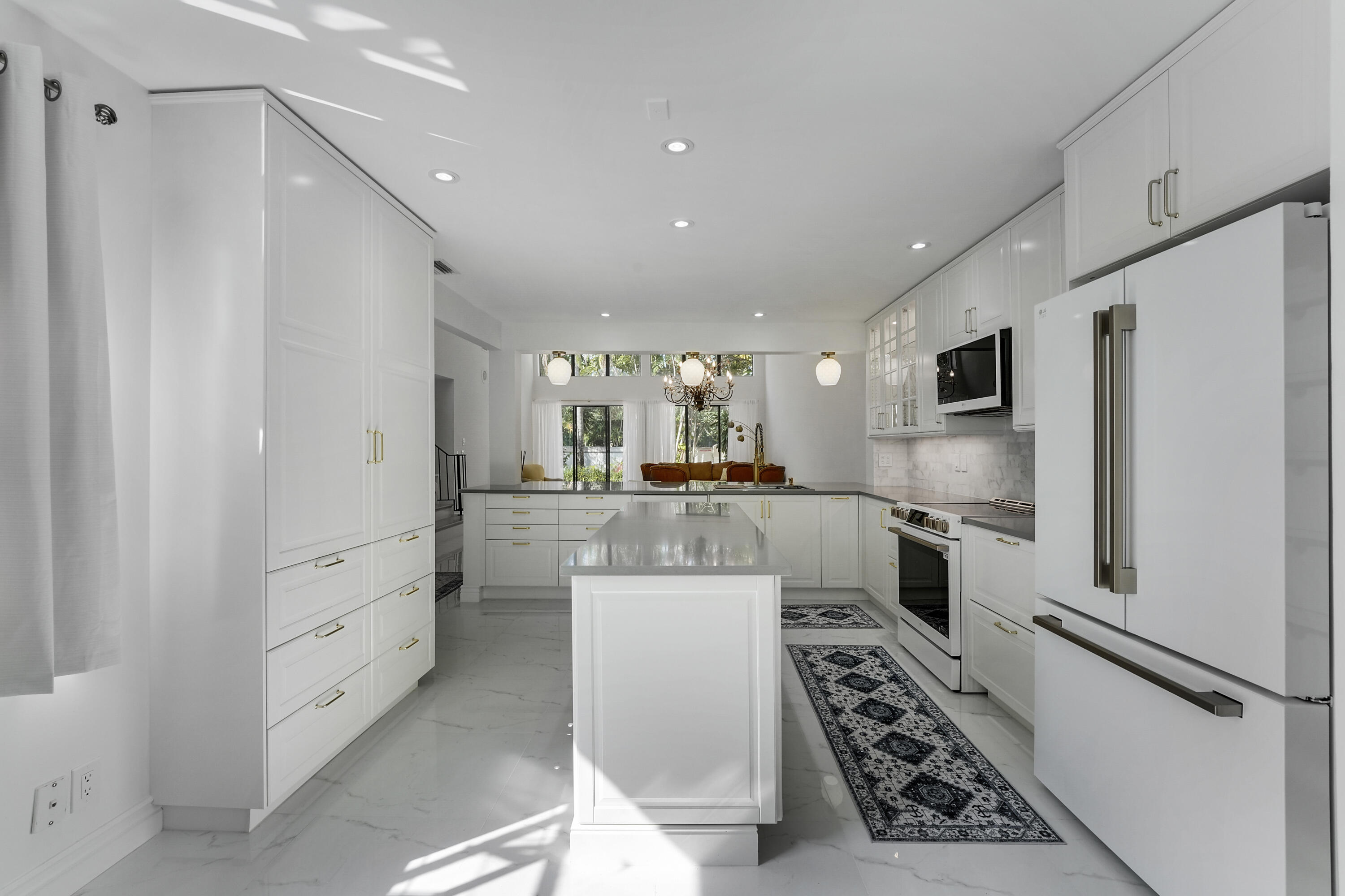22508 Caravelle Circle, Unit 22508 Boca Raton, FL 33433 - Photo 10 of 46 Kitchen