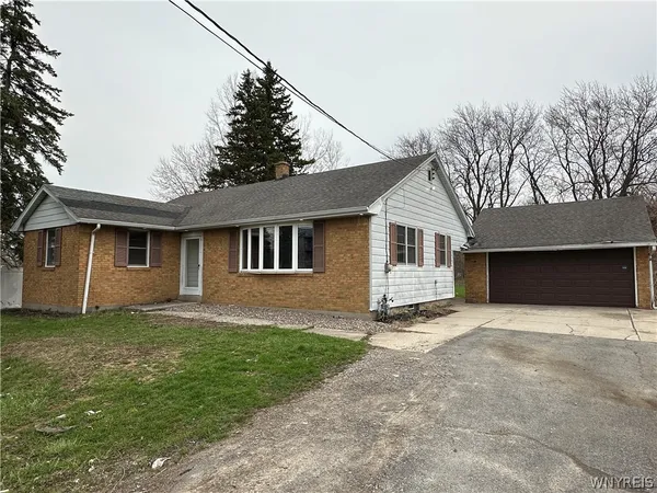 $2,400 | 2791 North Forest Road, Amherst, NY 14228