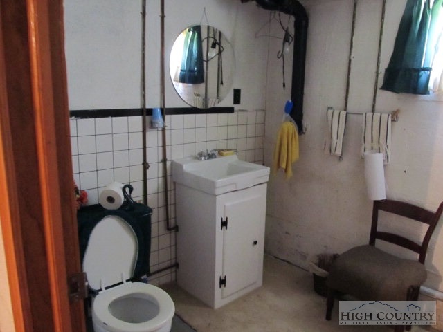 218 Roundabout Road Creston, NC 28615 - Photo 14 of 33 Gallery Image 14