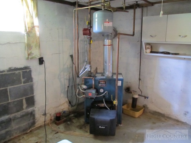 218 Roundabout Road Creston, NC 28615 - Photo 15 of 33 Gallery Image 15