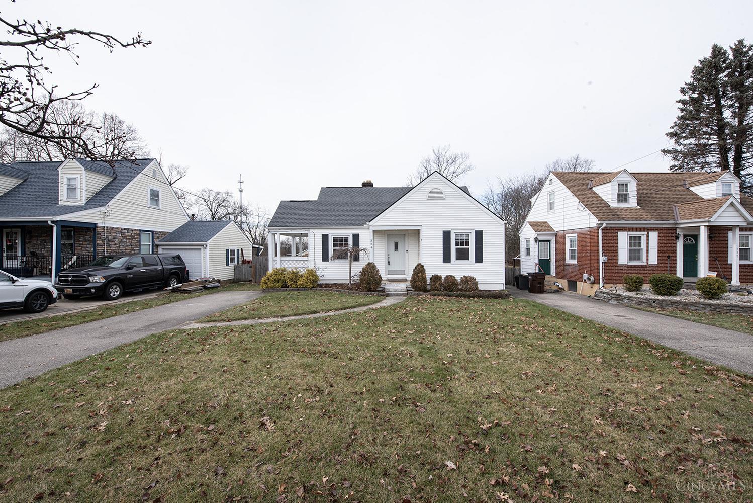 324 Cameron Road Springdale, OH 45246 - Photo 6 of 33