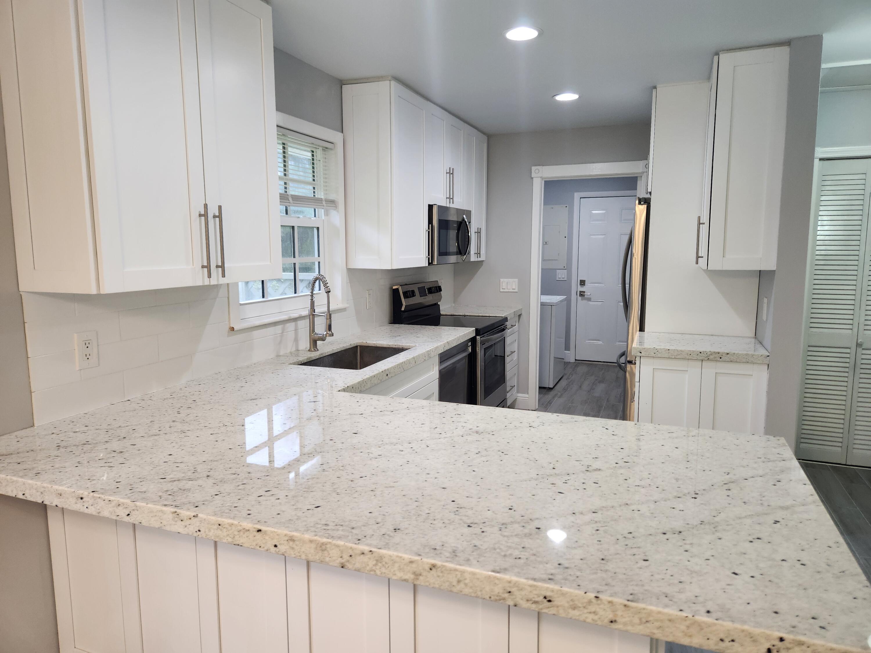 12745 165th Road North Jupiter, FL 33478 - Photo 9 of 13 Kitchen