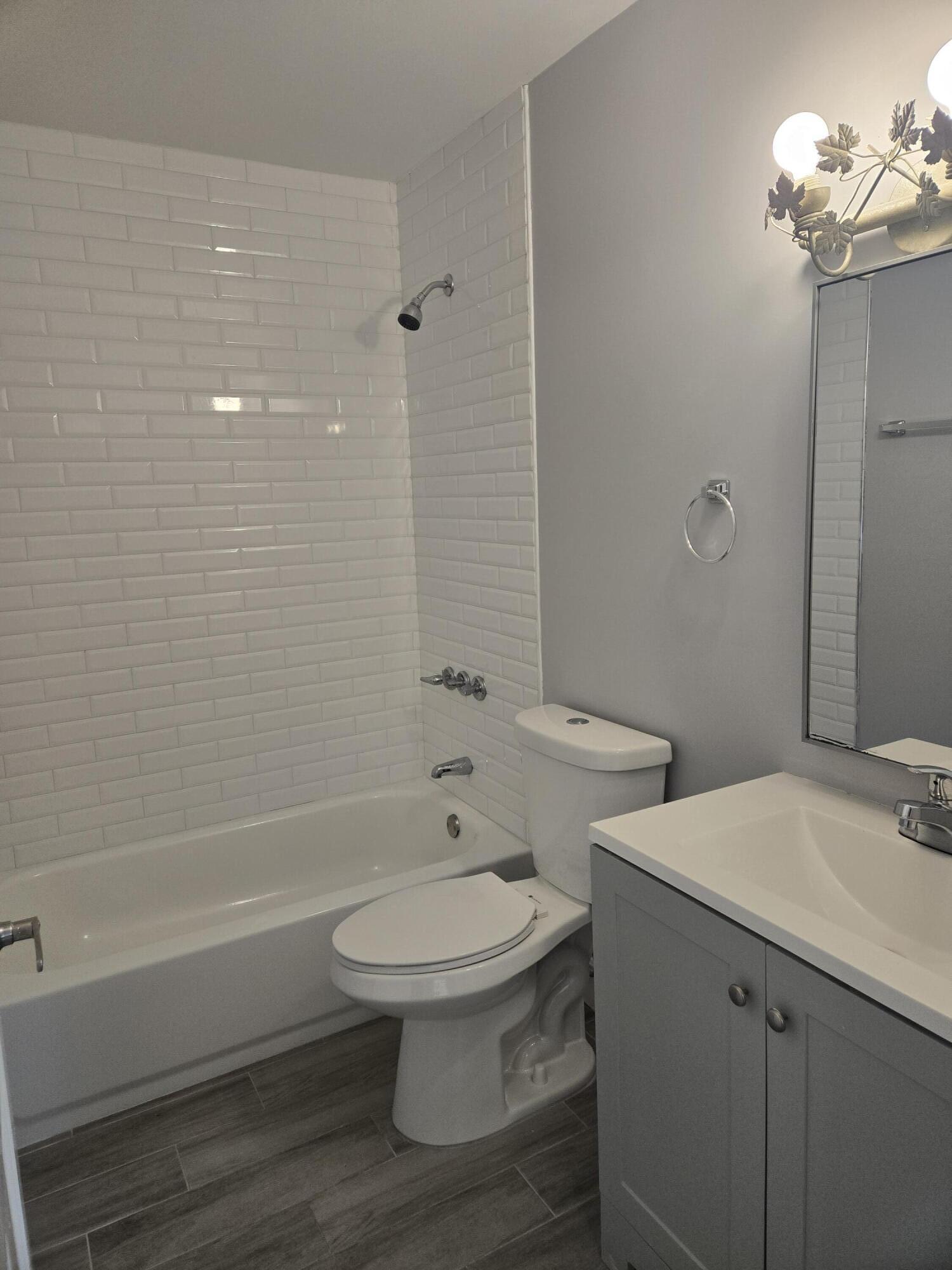 12745 165th Road North Jupiter, FL 33478 - Photo 10 of 13 Bathroom 5-22-24