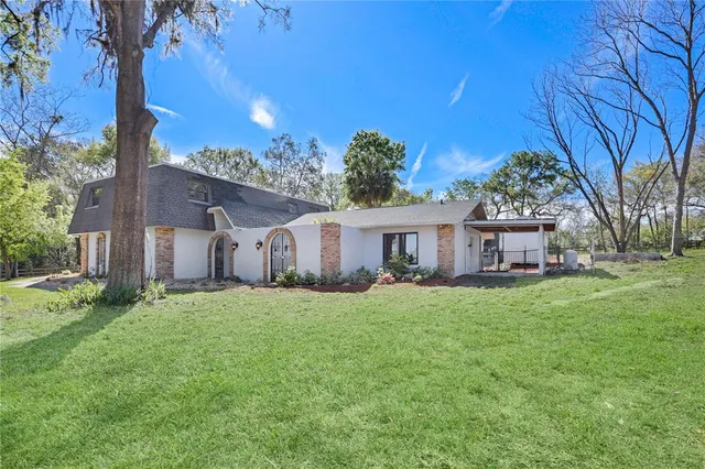 a view of a house with a yard