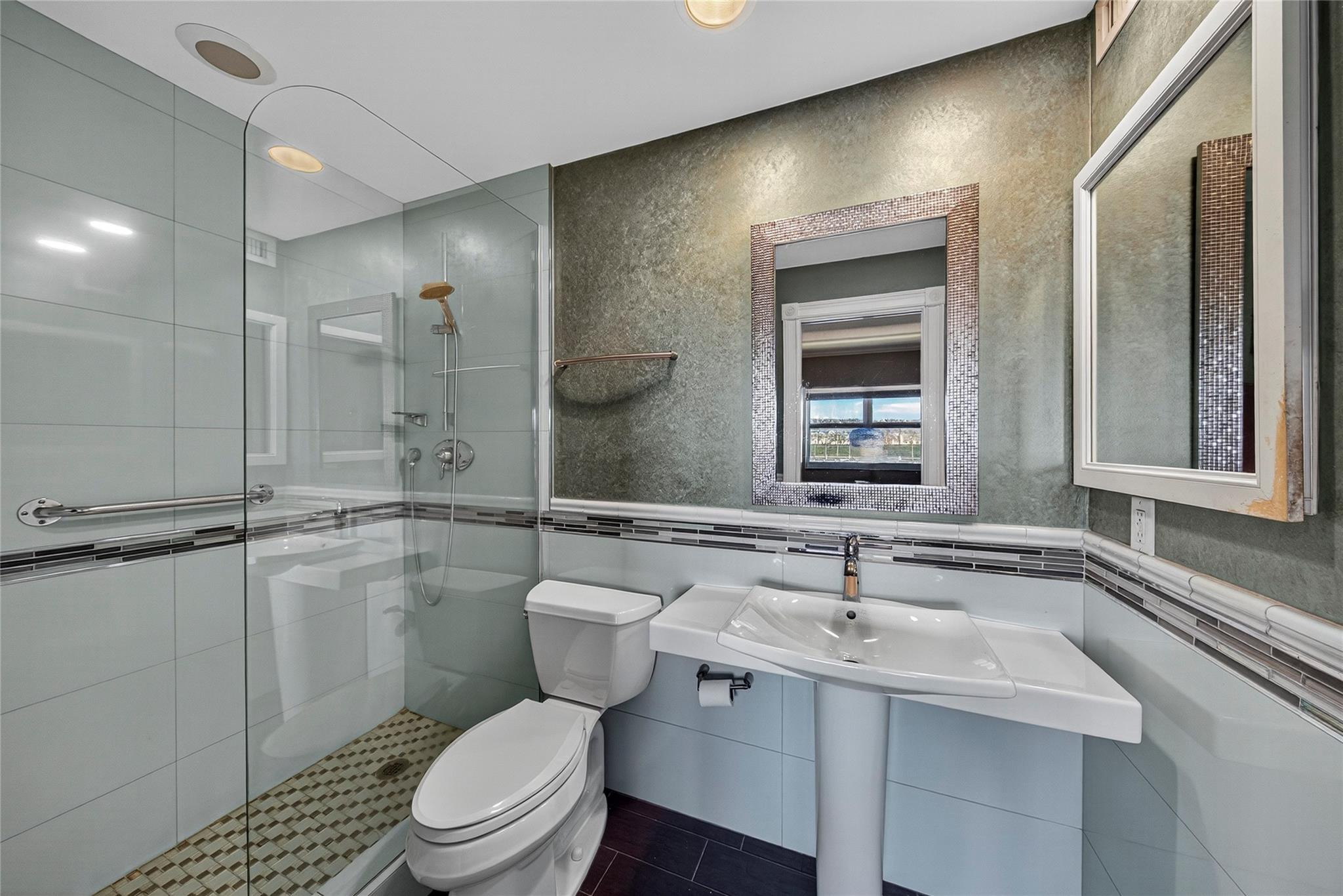 2772 Northeast 30th Avenue, Unit 8D Lighthouse Point, FL 33064 - Photo 11 of 80 Photo 11