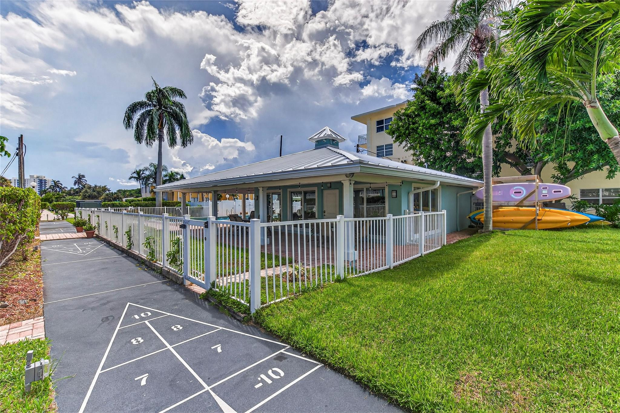 2772 Northeast 30th Avenue, Unit 8D Lighthouse Point, FL 33064 - Photo 18 of 80 Photo 18