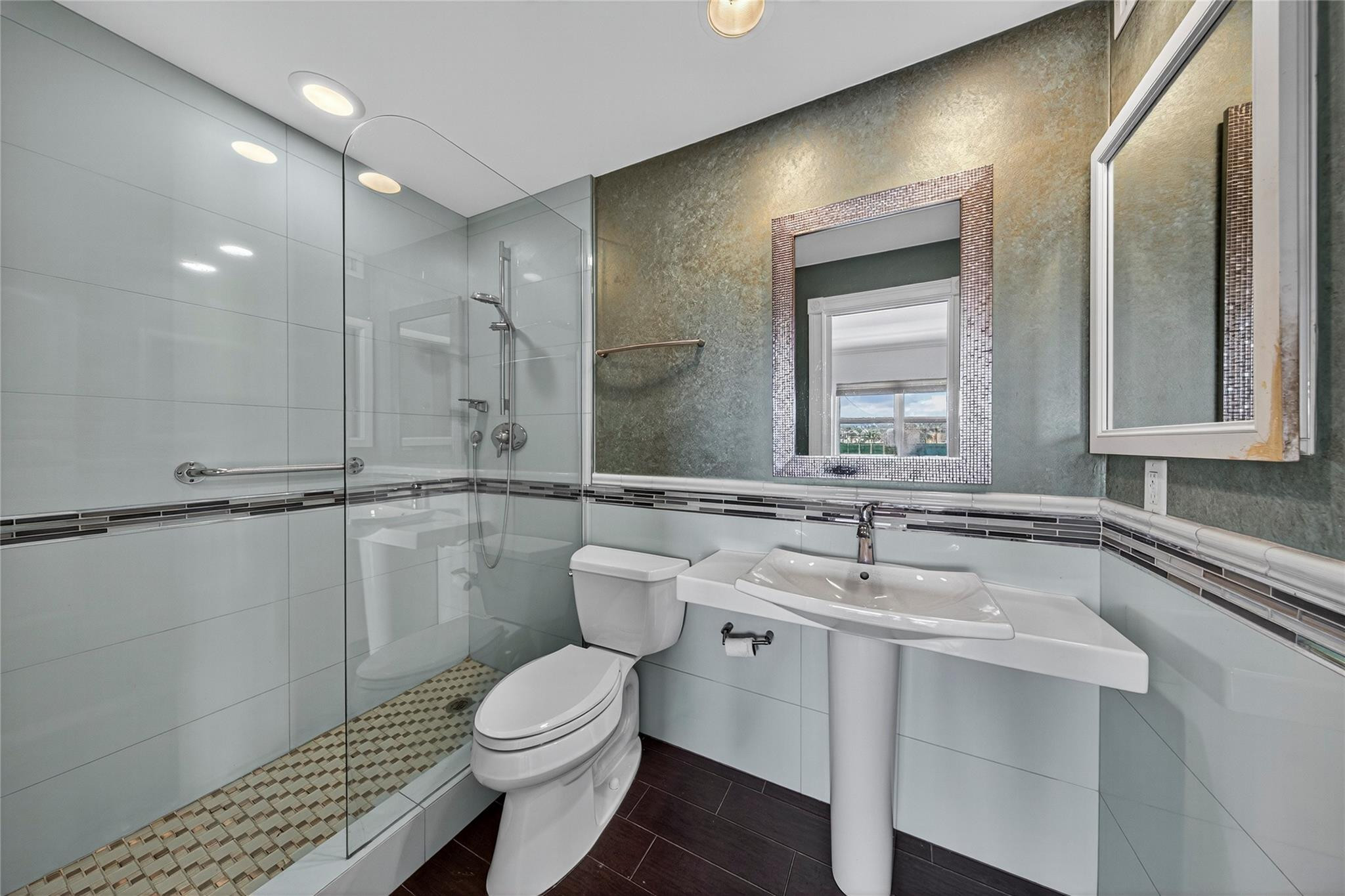 2772 Northeast 30th Avenue, Unit 8D Lighthouse Point, FL 33064 - Photo 53 of 80 Photo 53