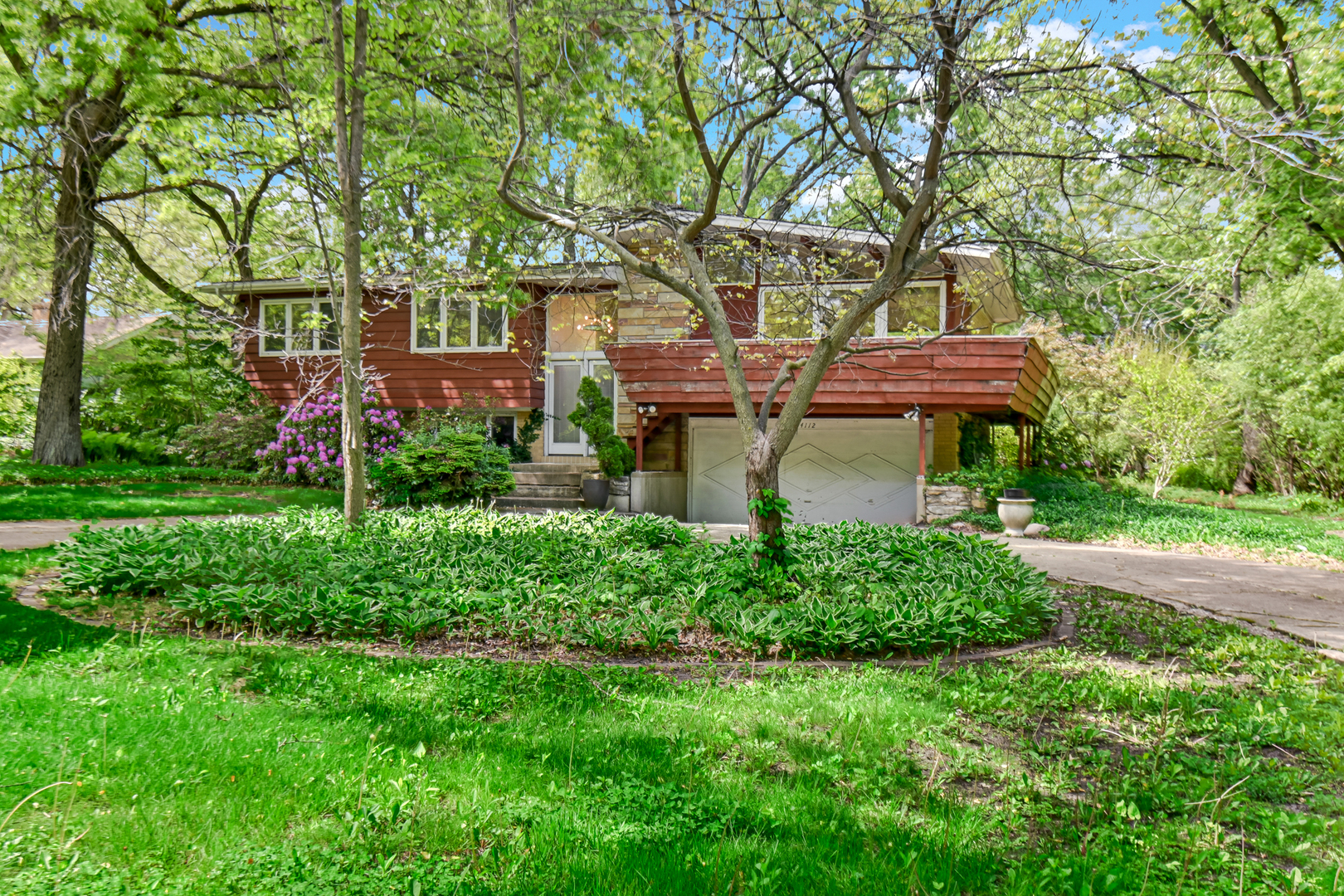 4112 Sunset Road Matteson, IL 60443 - Photo 5 of 28 a view of a big yard with plants and large trees