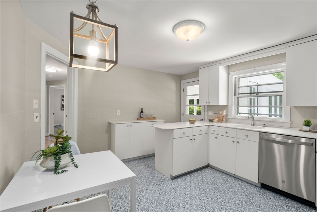 10 Roberta Road Sharon, MA 02067 - Photo 10 of 25