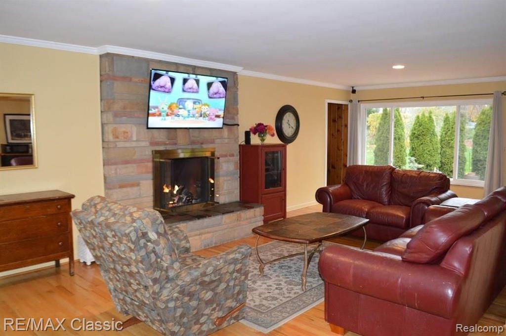 24720 Farmington Road Farmington Hills, MI 48336 - Photo 7 of 30