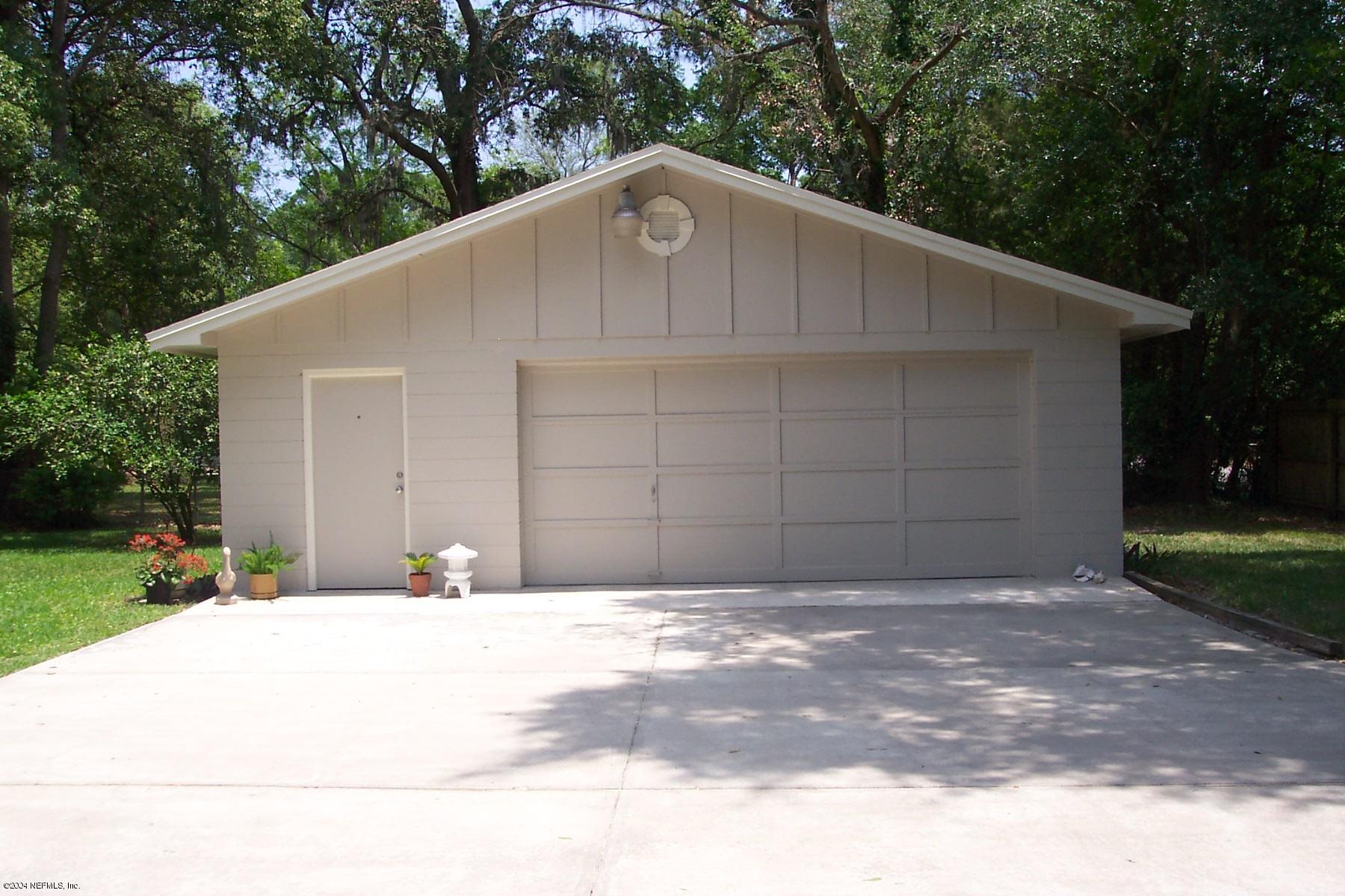 2787 Sunnybrook Road Jacksonville, FL 32216 - Photo 2 of 5 2+Car Garage