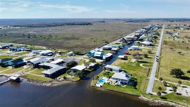 $285,000 | 461 Lake Breeze Road, Hackberry, LA 70645