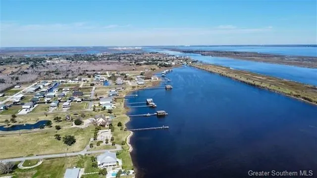 $285,000 | 461 Lake Breeze Road, Hackberry, LA 70645