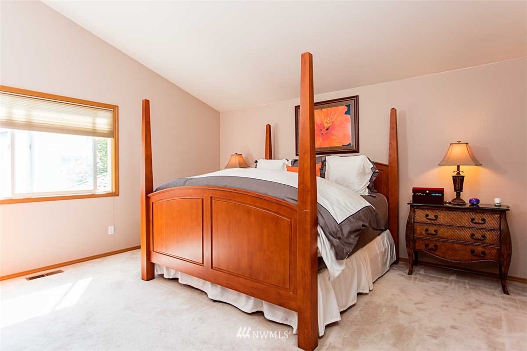 8905 Northeast 151st Place Bothell, WA 98011 - Photo 8 of 18 Gallery Image 8