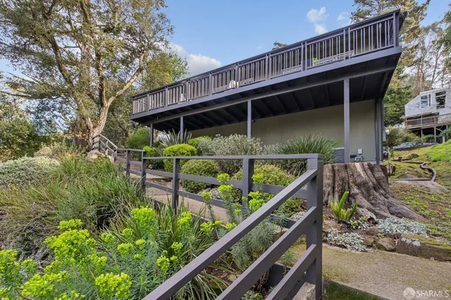 a view of a house with a yard and plants