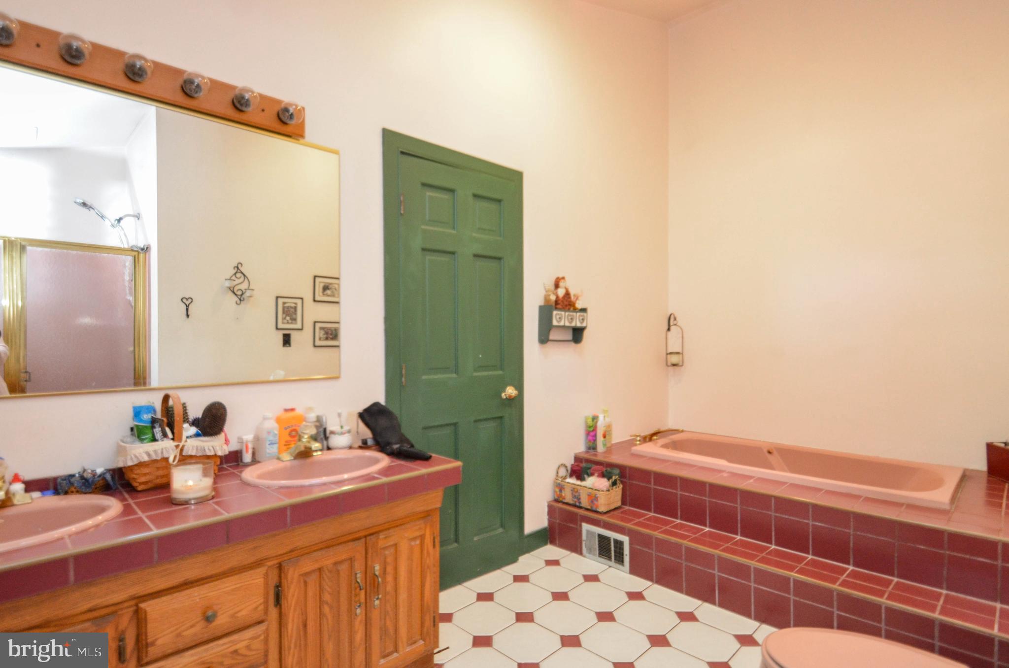 3530 Oak Ridge Drive Slatington, PA 18080 - Photo 14 of 30 Gallery Image 14