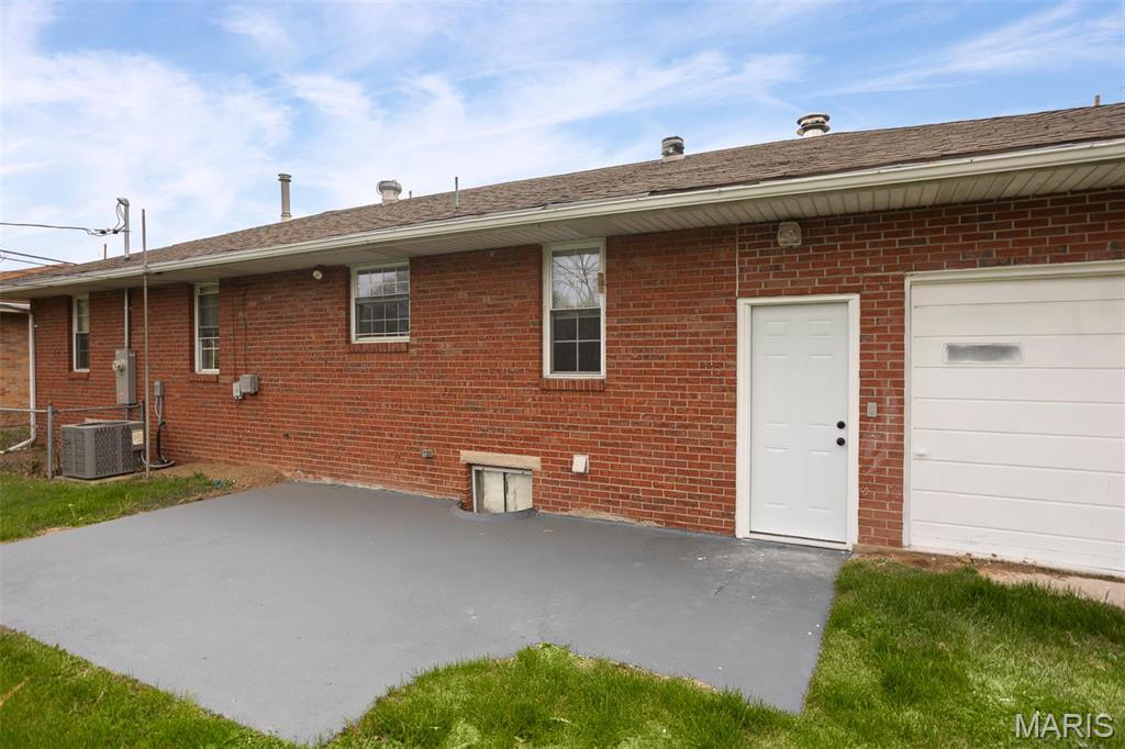 5714 Humbert Road Godfrey, IL 62035 - Photo 6 of 35 Gallery Image 6