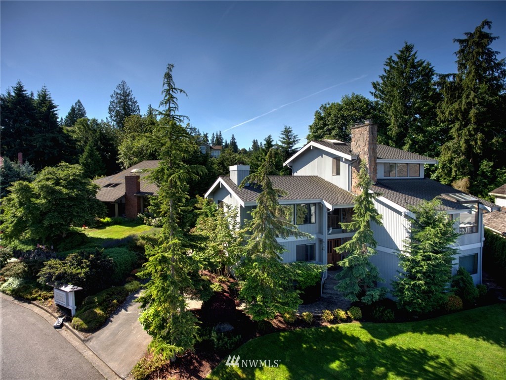 6720 139th Place Southwest Edmonds, WA 98026 - Photo 2 of 27 a view of a house with a yard and garden